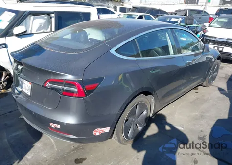 2017 Tesla Model 3 Long Range/Standard z USA, uszkodzony, nr VIN 5YJ3E1EA9HF001294